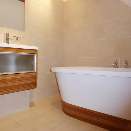 Apartment School House Mews, 2 Rodley Hall Leeds (West Yorkshire)