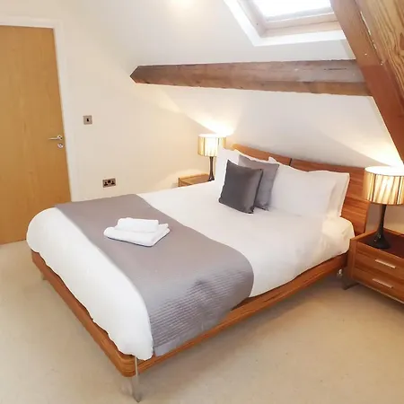 School House Mews, 2 Rodley Hall Apartment *